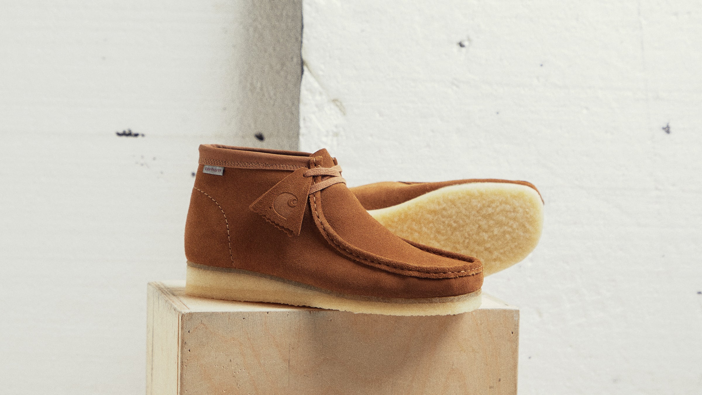 clarks wallabees tan suede