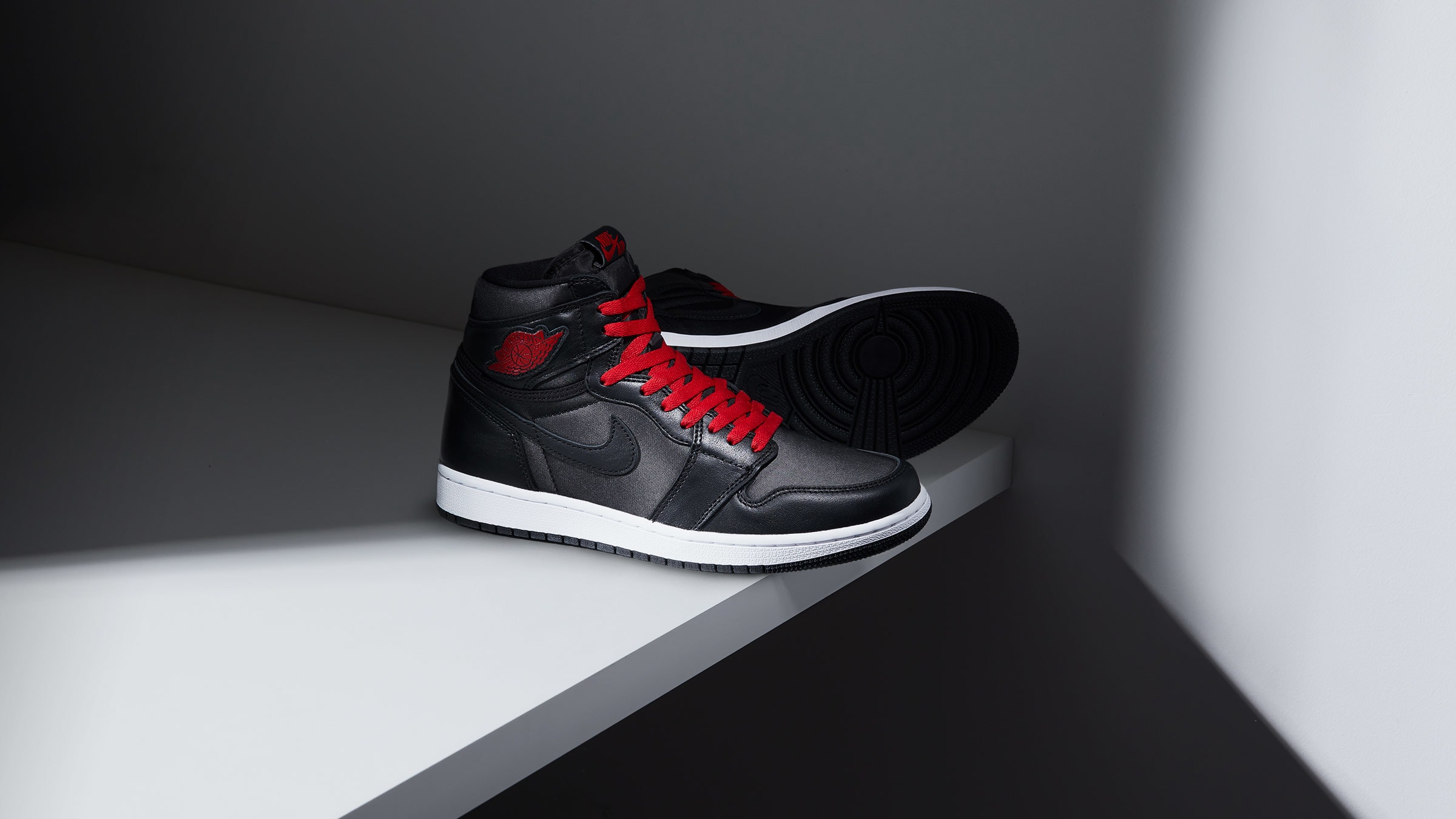 Air Jordan 1 Retro High (Black, Gym Red & White) | END. Launches