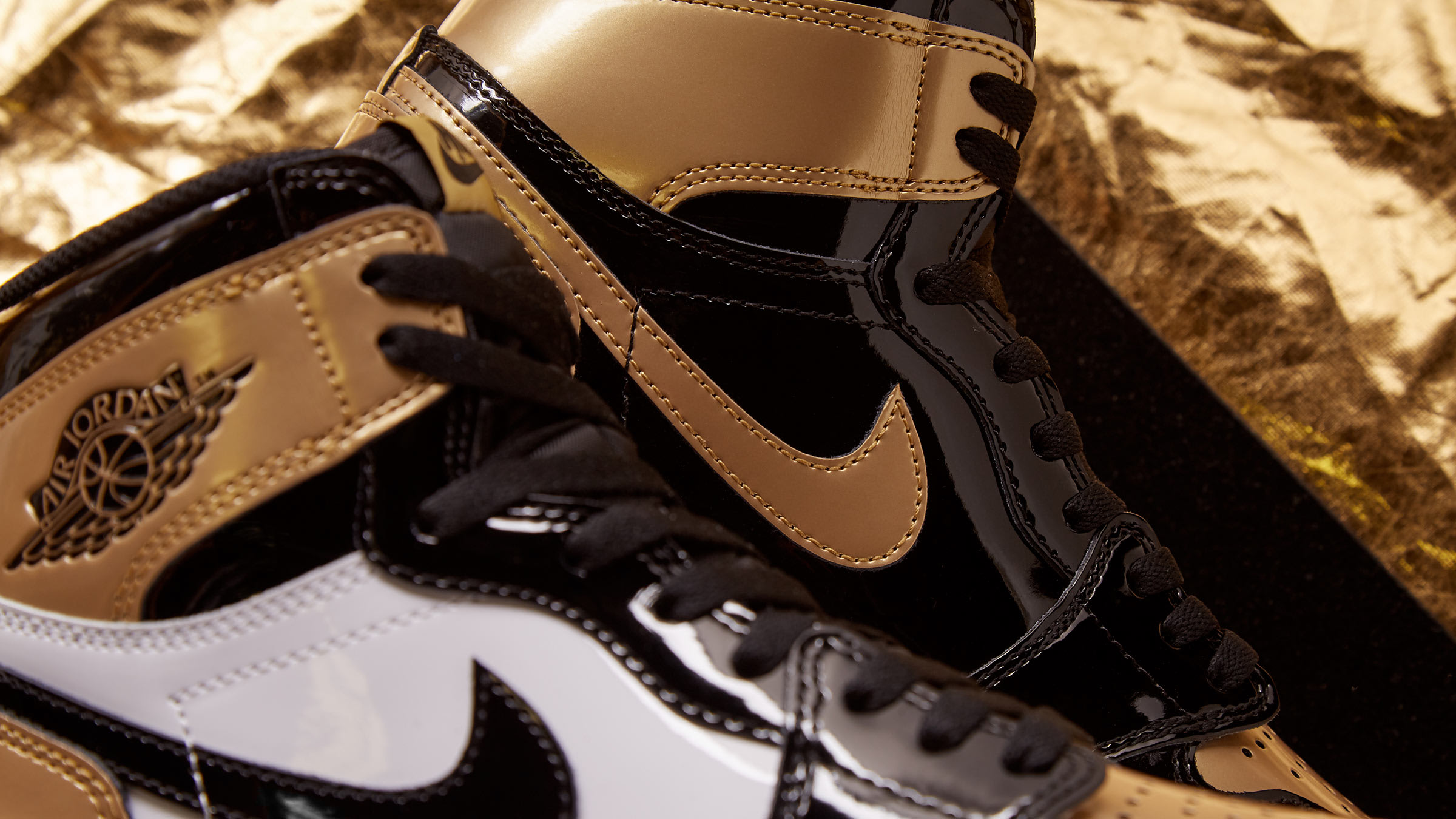 nike air jordan 1 retro high og metallic gold