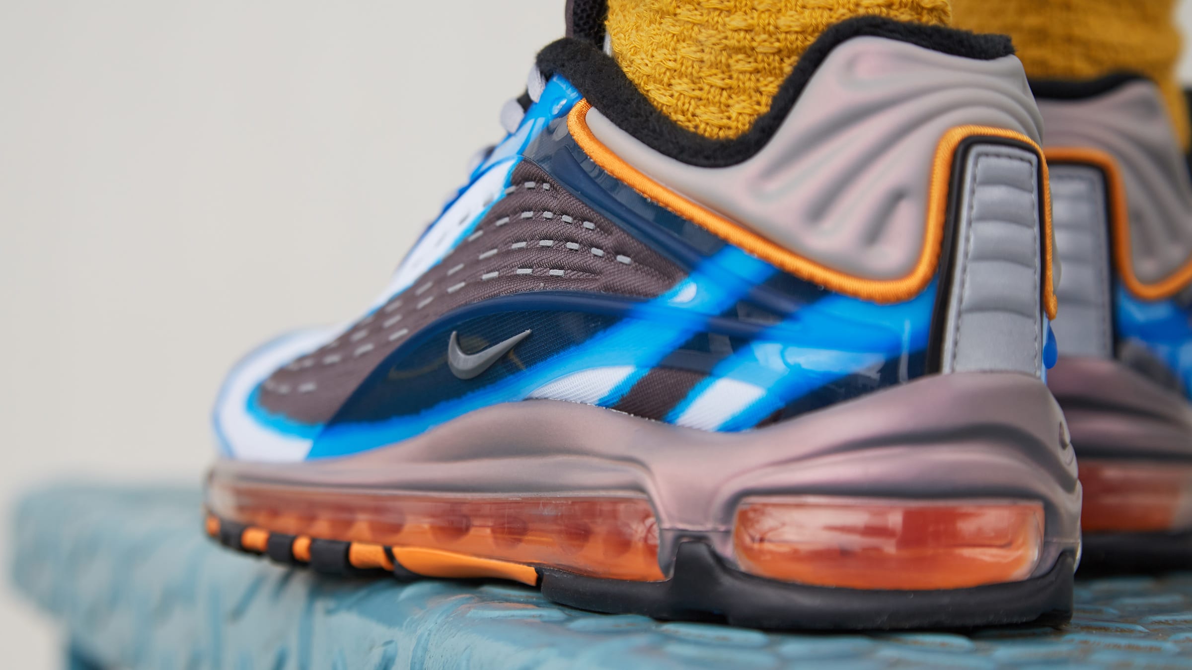 nike air max deluxe blue orange
