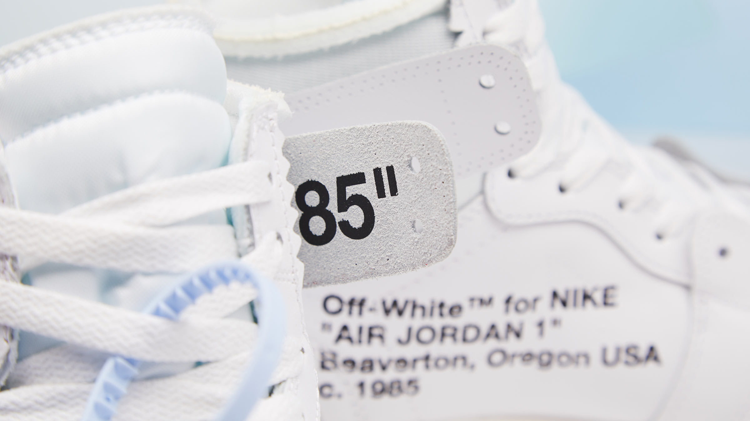 OFF-WHITE x Air Jordan 1 White •