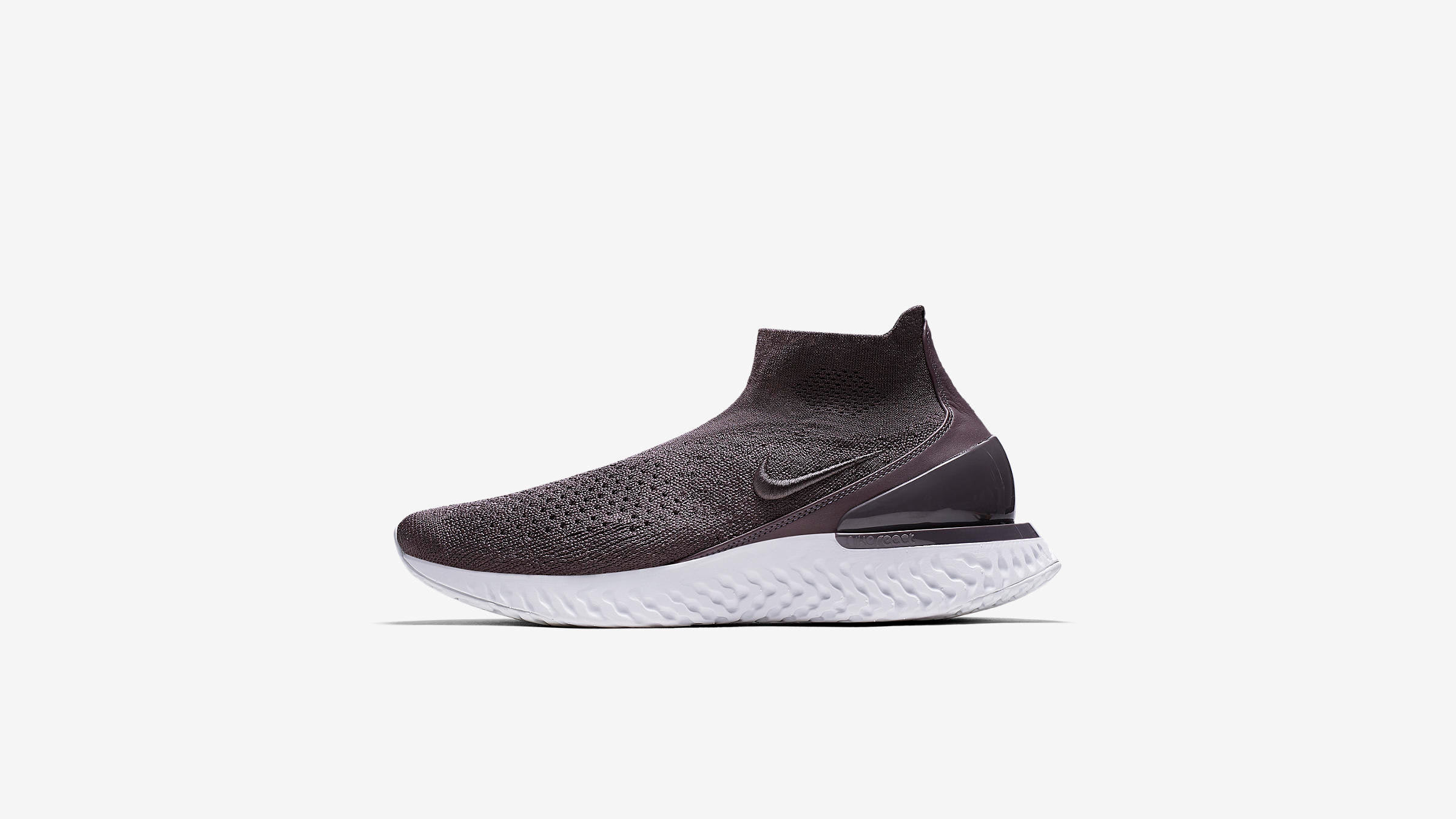 nike rise react flyknit trainers