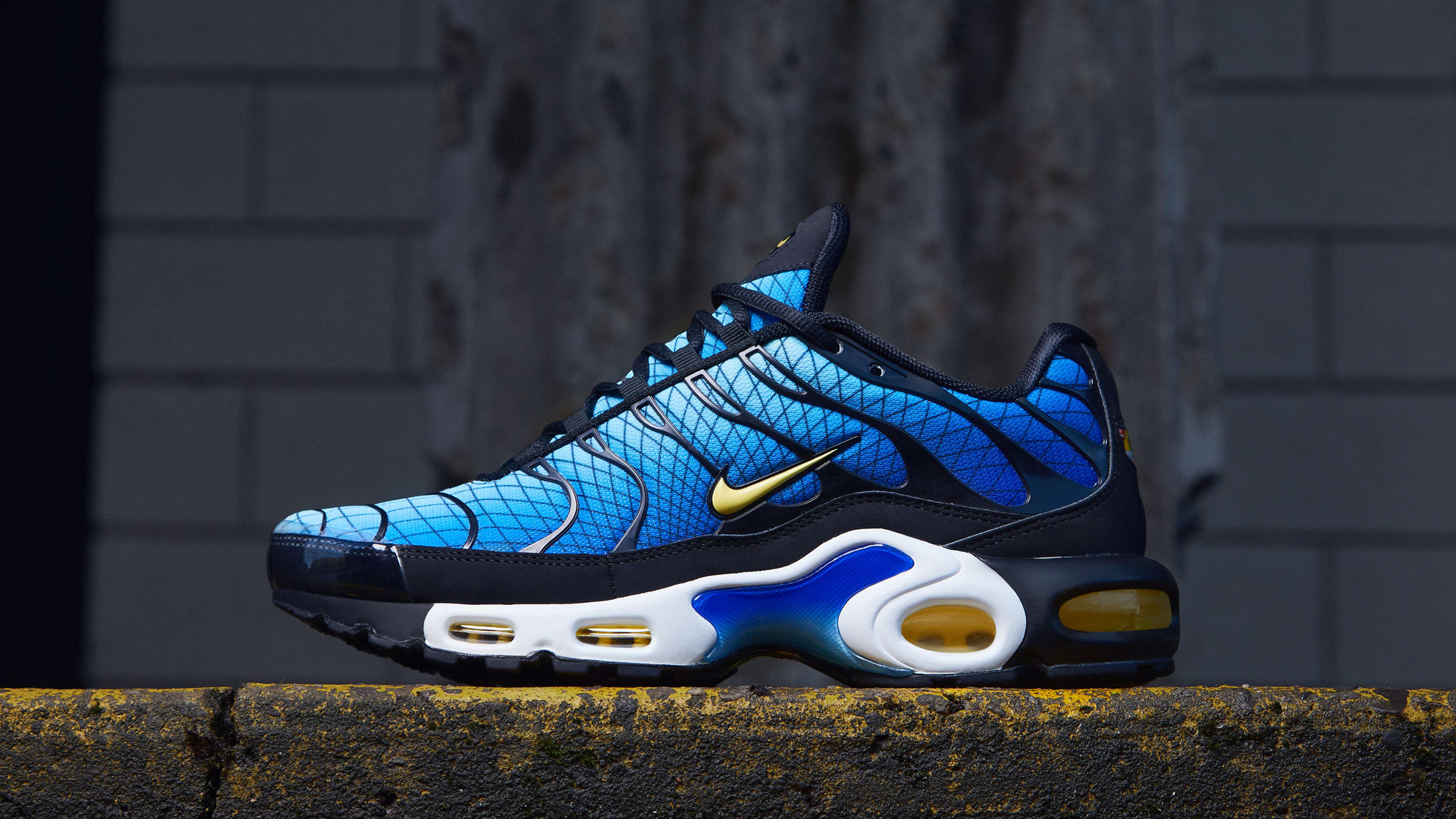 nike air max plus red and yellow