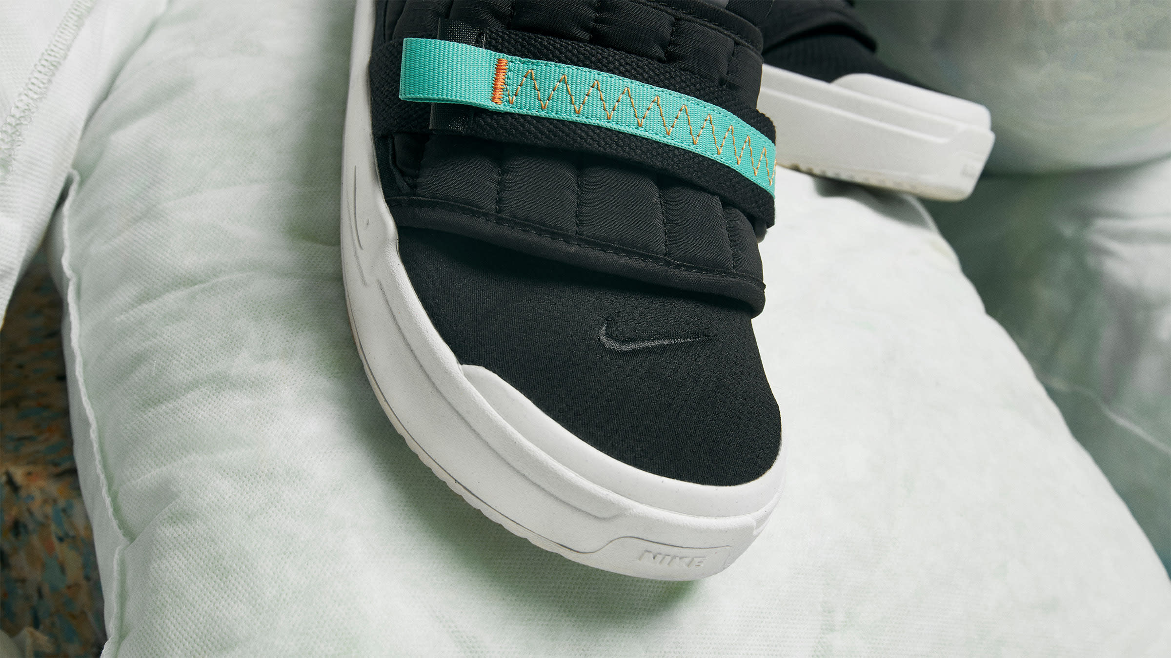 nike mens offline