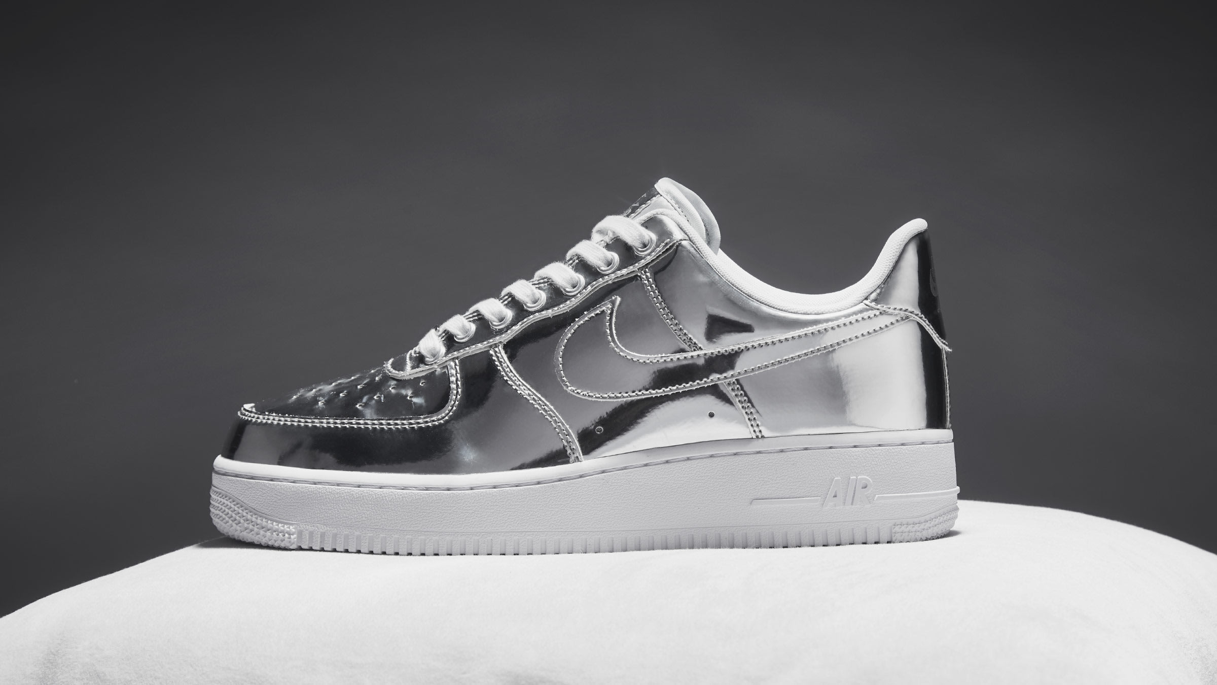 nike air force silver logo
