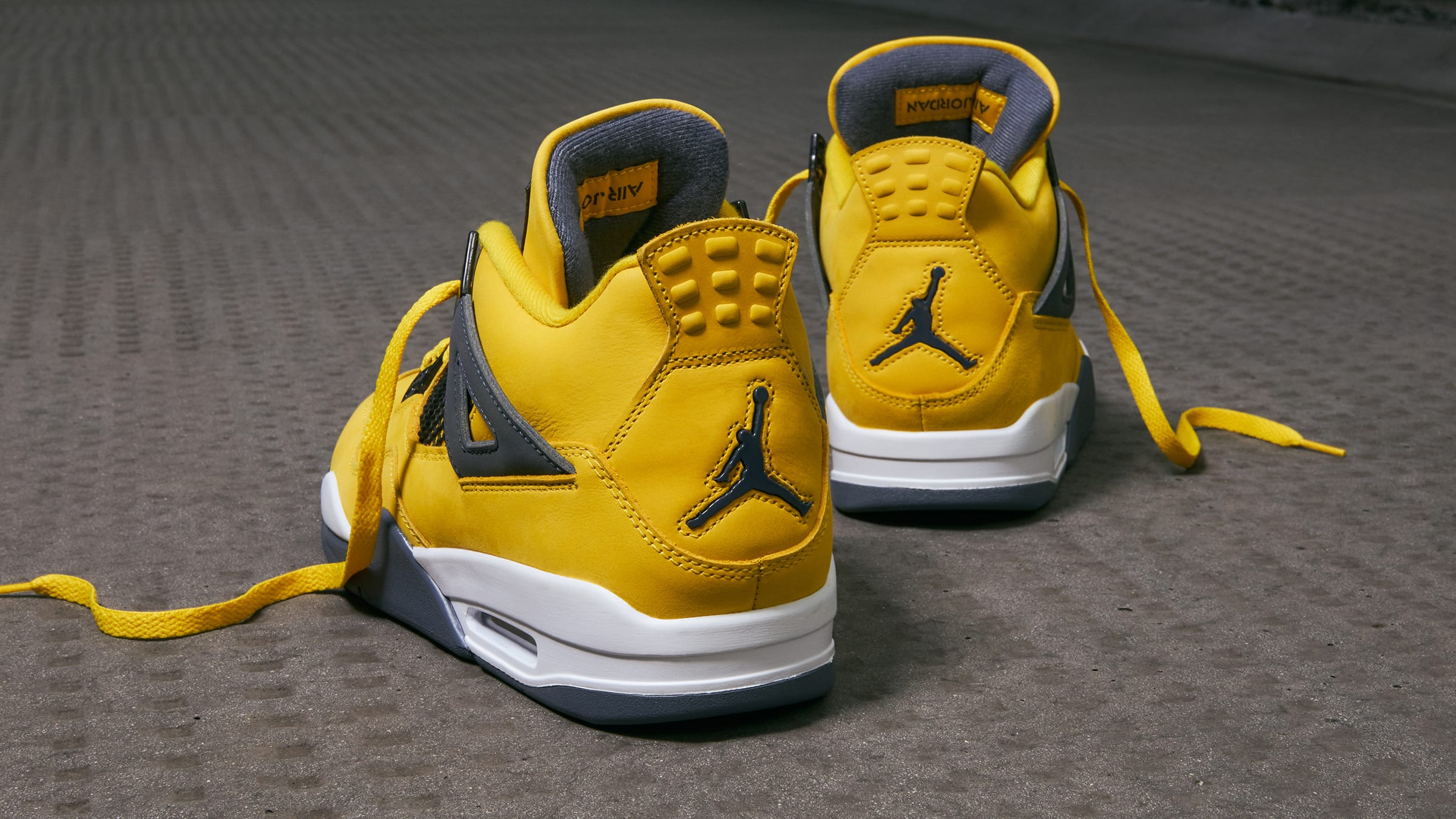 grey and yellow 4s