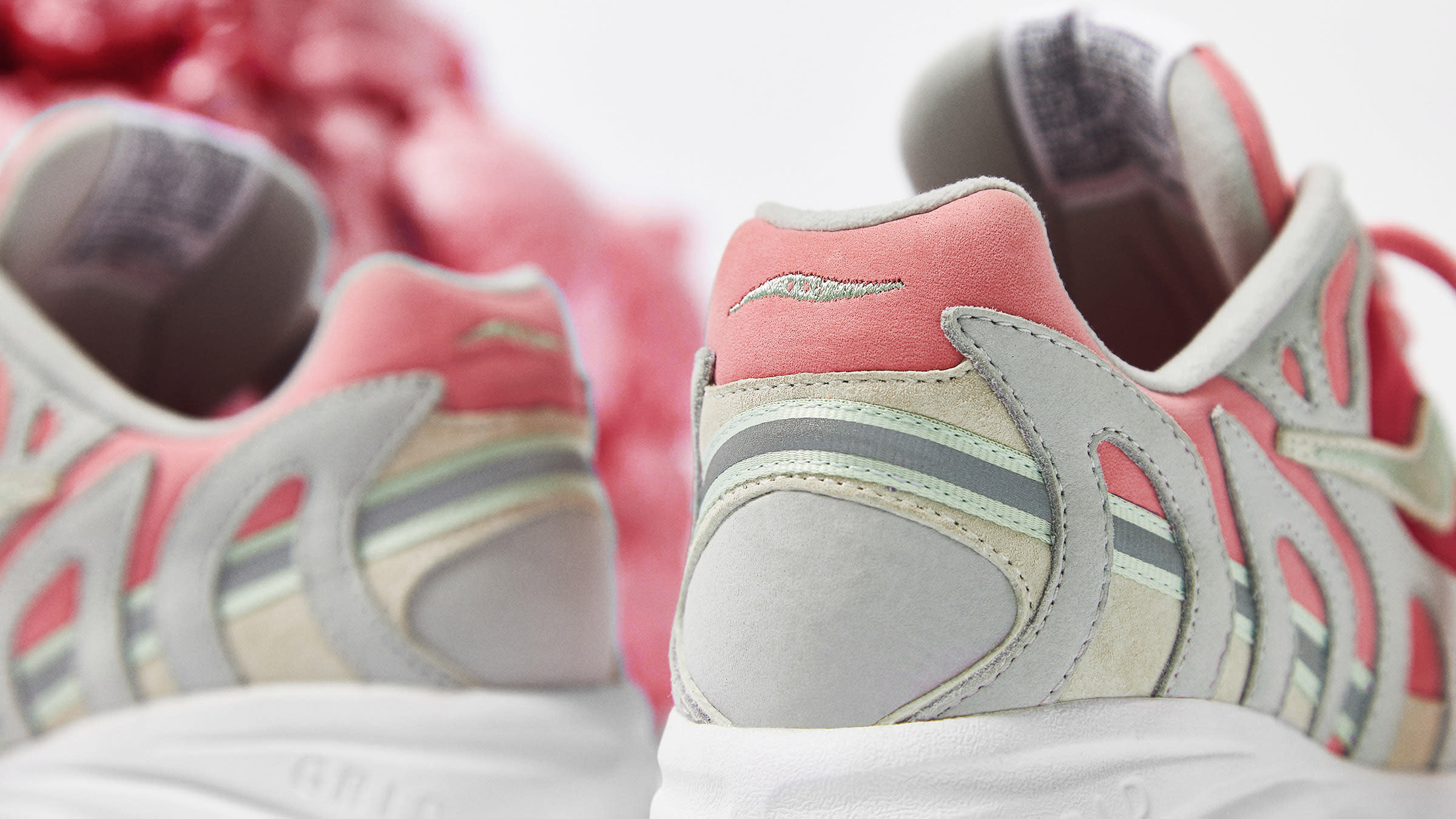 END. x Saucony Azura 2000 'The Brain' (Pink & Off White) | END